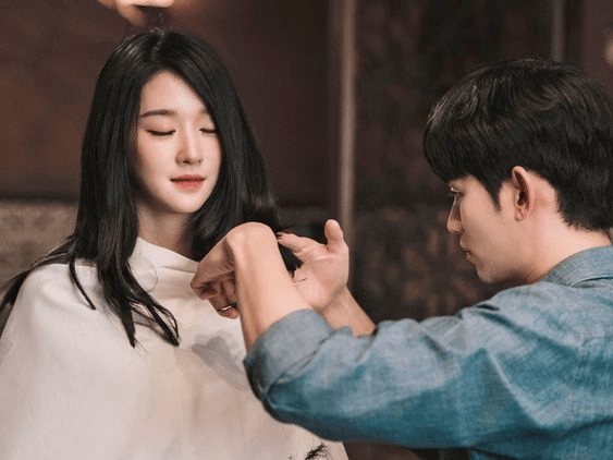 Kim Soo Hyun helps Seo Ye Ji cut her hair in the drama - Pinterest